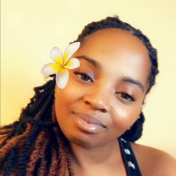 Meet your Posher, Malika - Picture 2 of 3